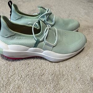 Sorel sneakers, never worn